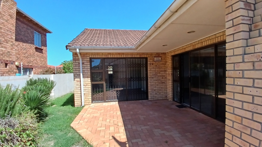 To Let 3 Bedroom Property for Rent in Summerstrand Eastern Cape